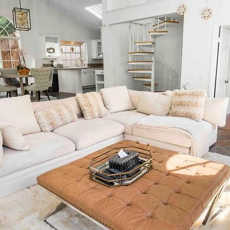 Stunning Mediterranean Mansion In Laurel Canyon Los Angeles Exterior foto