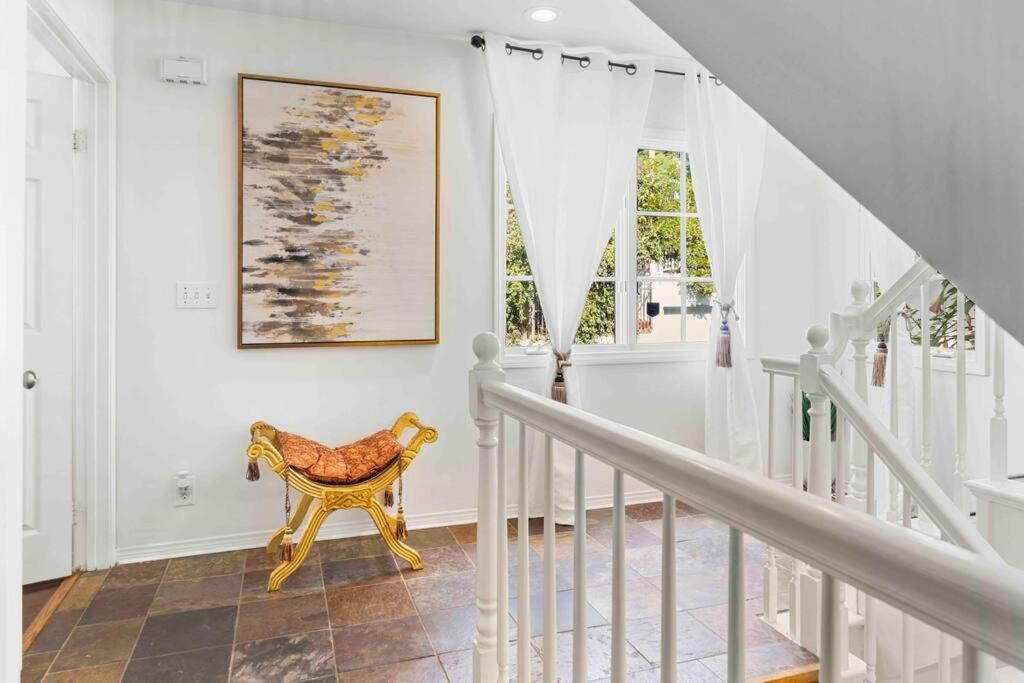 Stunning Mediterranean Mansion In Laurel Canyon Los Angeles Exterior foto